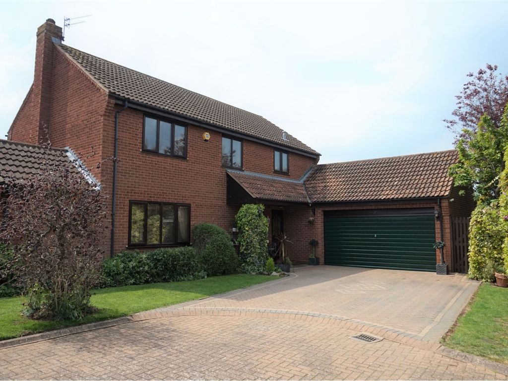 4 bed detached house for sale in Canberra Close, Warwick CV35, £600,000