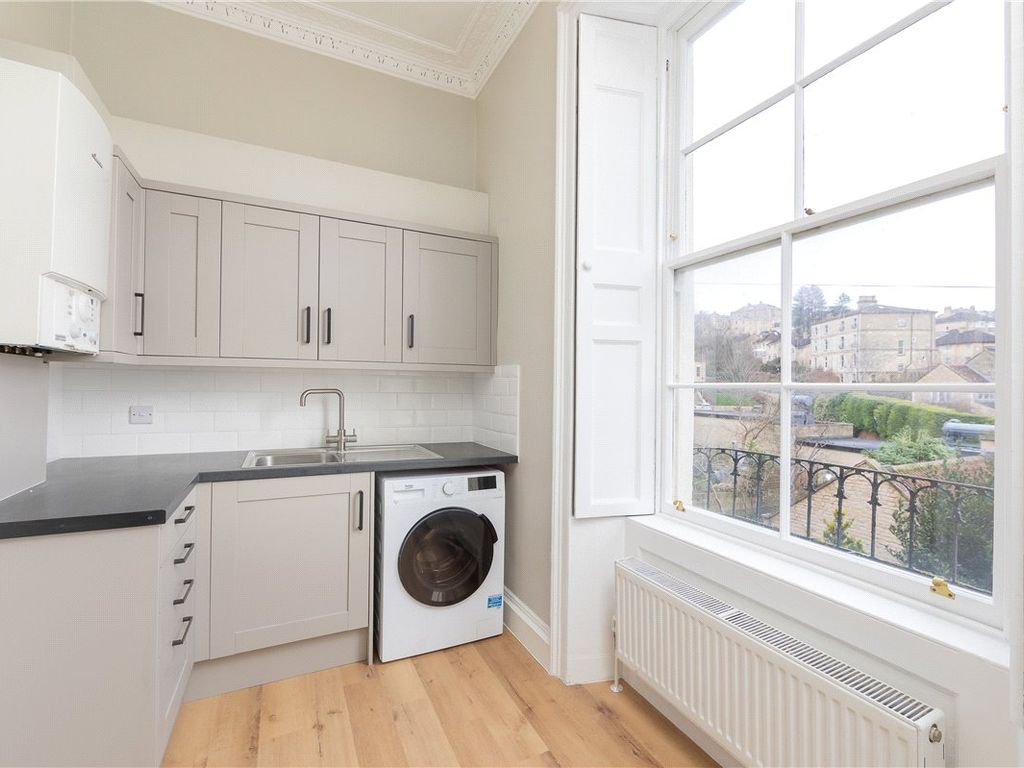 2 bed flat to rent in Park Street, Bath, Somerset BA1, £1,750 pcm