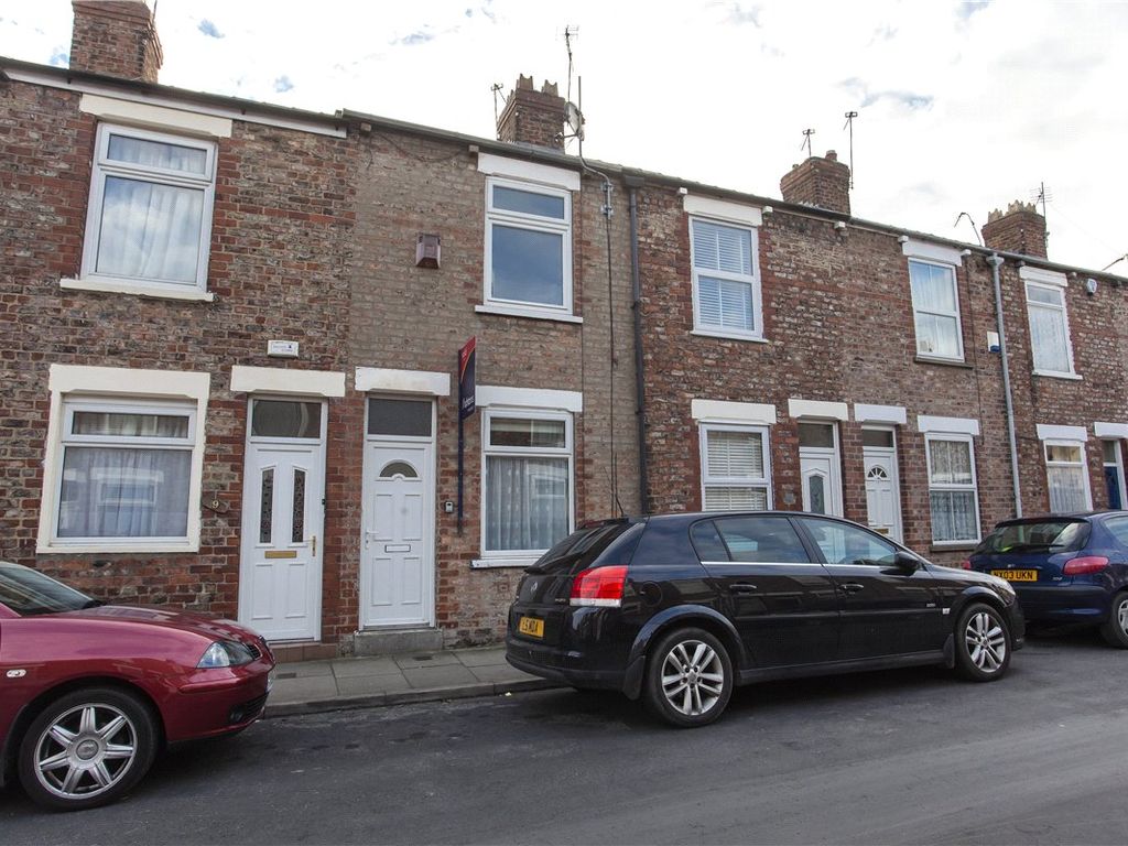 2 bed terraced house to rent in Kitchener Street, York YO31, £950 pcm