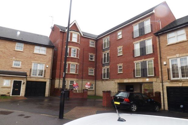2 bed flat to rent in Upper Holywell, Sheffield S4, £750 pcm