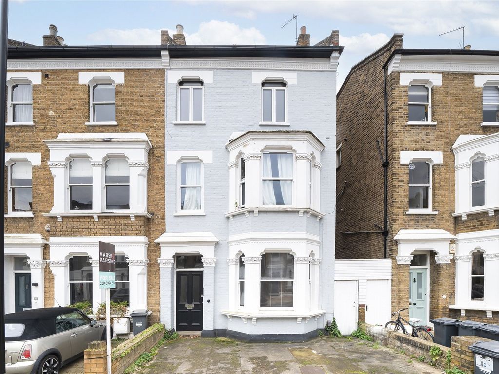 2 bed flat for sale in Arlington Gardens, London W4, £650,000
