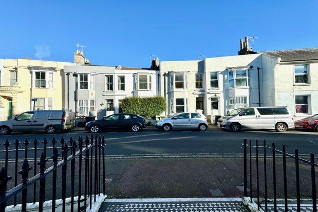 2 bed flat to rent in Park Crescent Terrace, Brighton BN2, £1,275 pcm