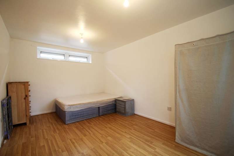 2 bed flat for sale in Vaynour House, Williamson Street, Holloway N7, £475,000