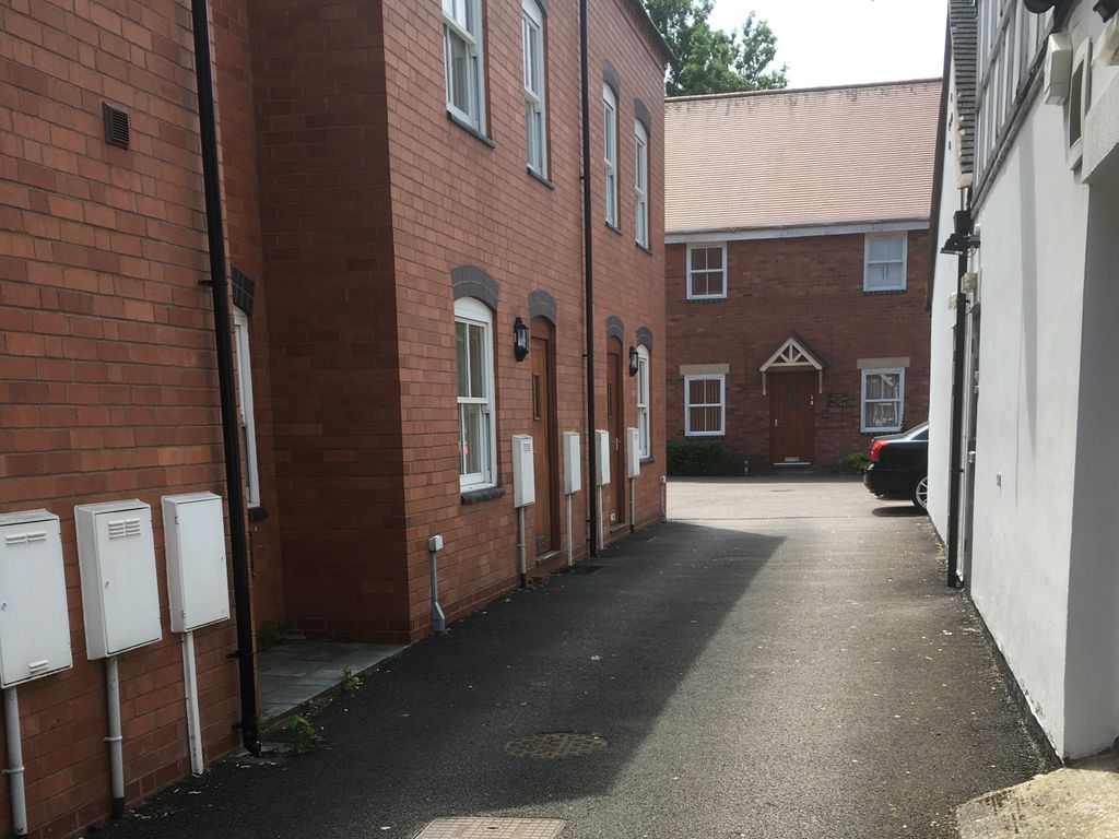 2 bed terraced house to rent in Station Street, Atherstone CV9, £795 pcm