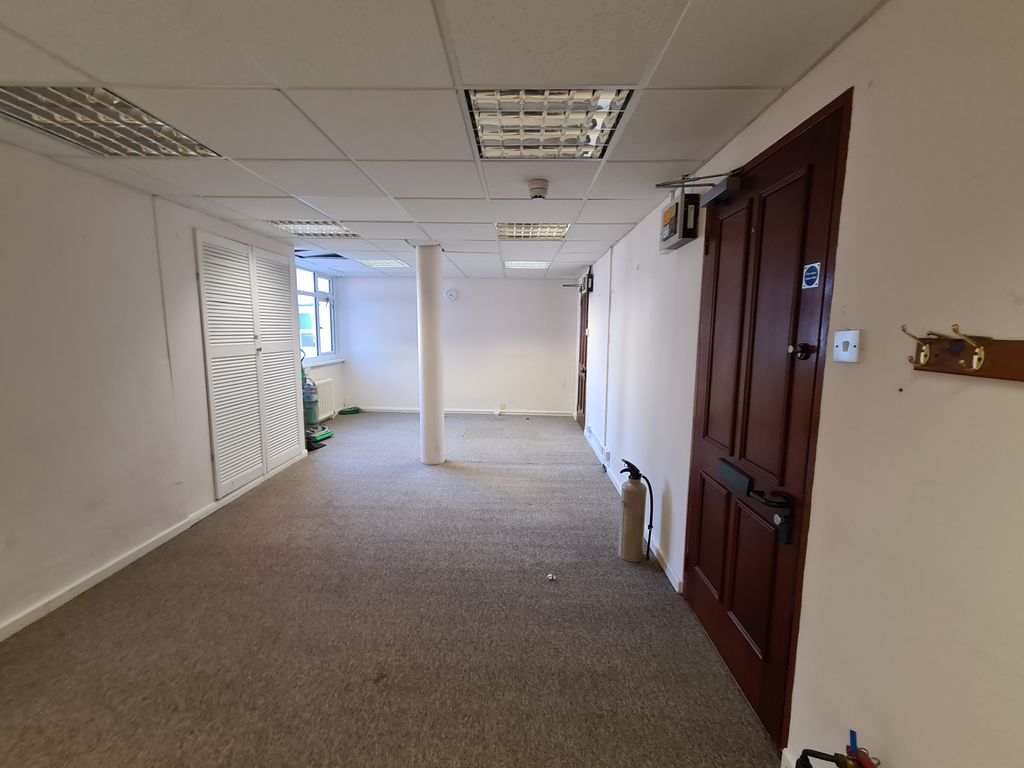 Office to let in Union Street, Torquay, Devon TQ2, £3,000 pa