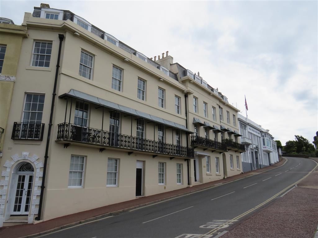2 bed flat to rent in Beacon Terrace, Torquay TQ1, £1,000 pcm