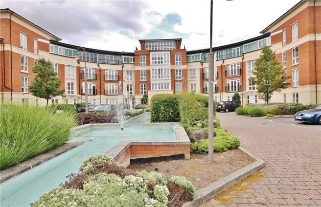 3 bed flat to rent in Windsor, Berkshire SL4, £2,350 pcm