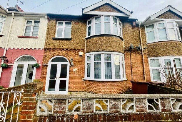3 bed terraced house to rent in Alexandra Avenue, Gillingham ME7, £1,500 pcm