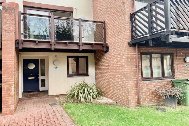 4 bed town house to rent in Newlyn Way, Portsmouth PO6, £1,950 pcm