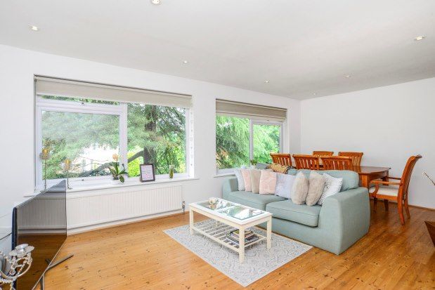 2 bed flat to rent in Coniston Court, Weybridge KT13, £1,650 pcm