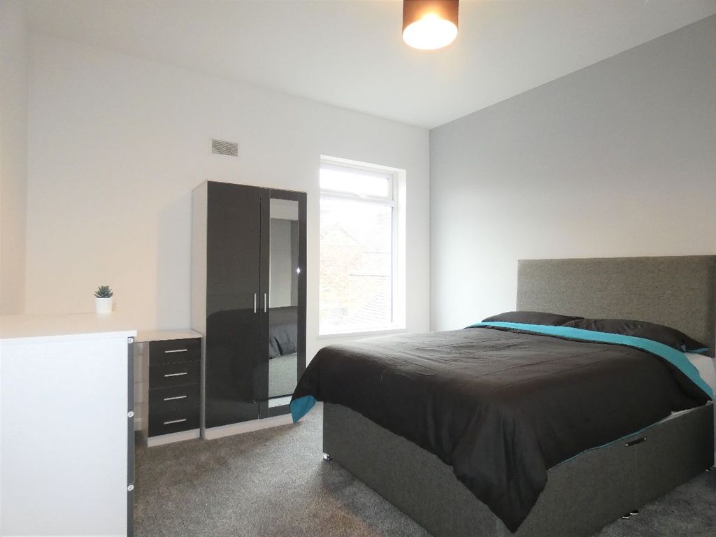 Room to rent in Newlands Street, Shelton, Stoke On Trent ST4, £368 pppm
