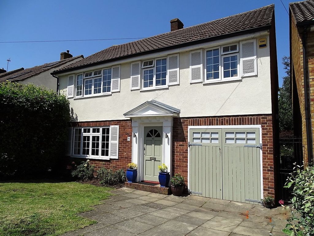 4 bed detached house to rent in Ivy Close, Lower Sunbury TW16, £2,695 pcm
