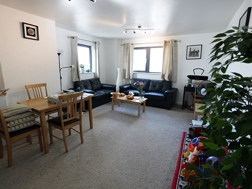 2 bed flat to rent in Churchill Way, Cardiff CF10, £1,350 pcm