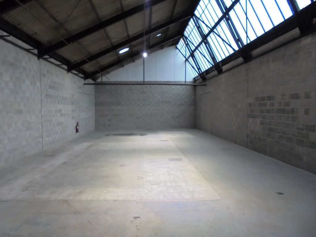 Warehouse to let in Main Avenue, Treforest Industrial Estate CF37, £13,752 pa