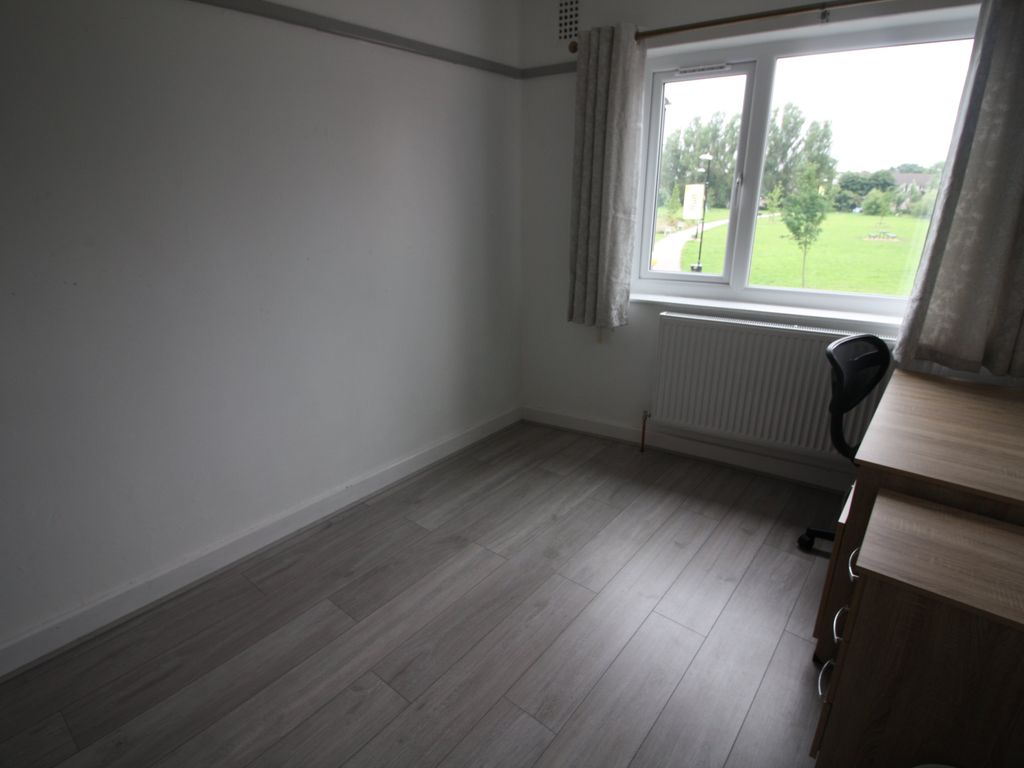 2 bed flat to rent in Prior Deram Walk, Canley, Coventry CV4, £950 pcm