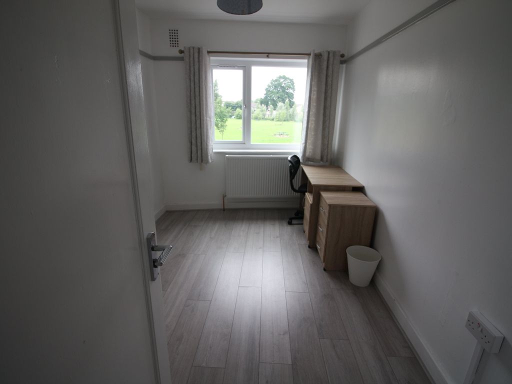 2 bed flat to rent in Prior Deram Walk, Canley, Coventry CV4, £950 pcm