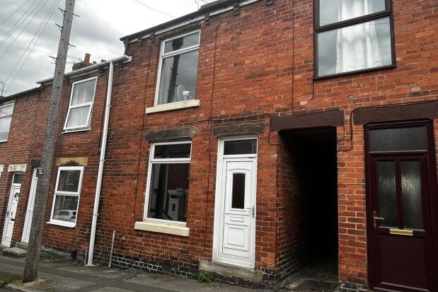 3 bed terraced house to rent in Nelson Street, Chesterfield S41, £675 pcm