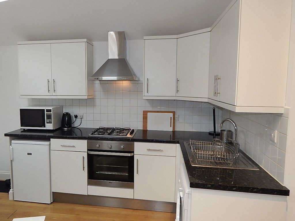 Studio to rent in Golders Green Crescent, Golders Green NW11, £1,300 pcm