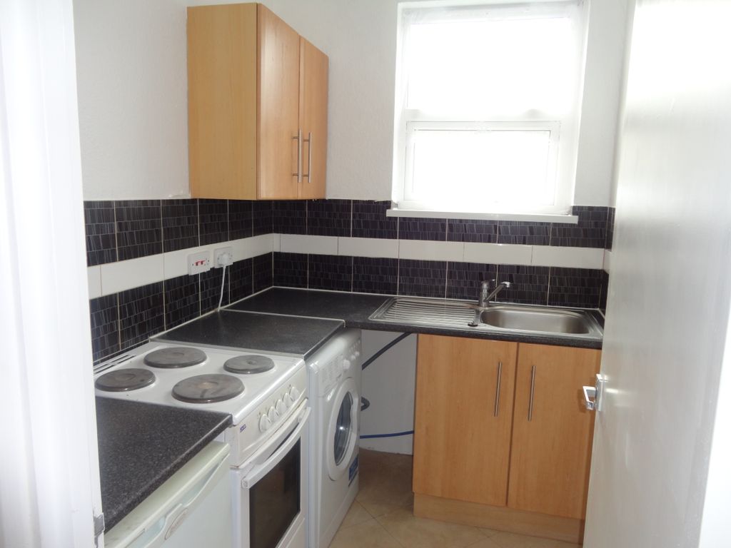 1 bed flat to rent in Ashburnham Road, Luton LU1, £725 pcm