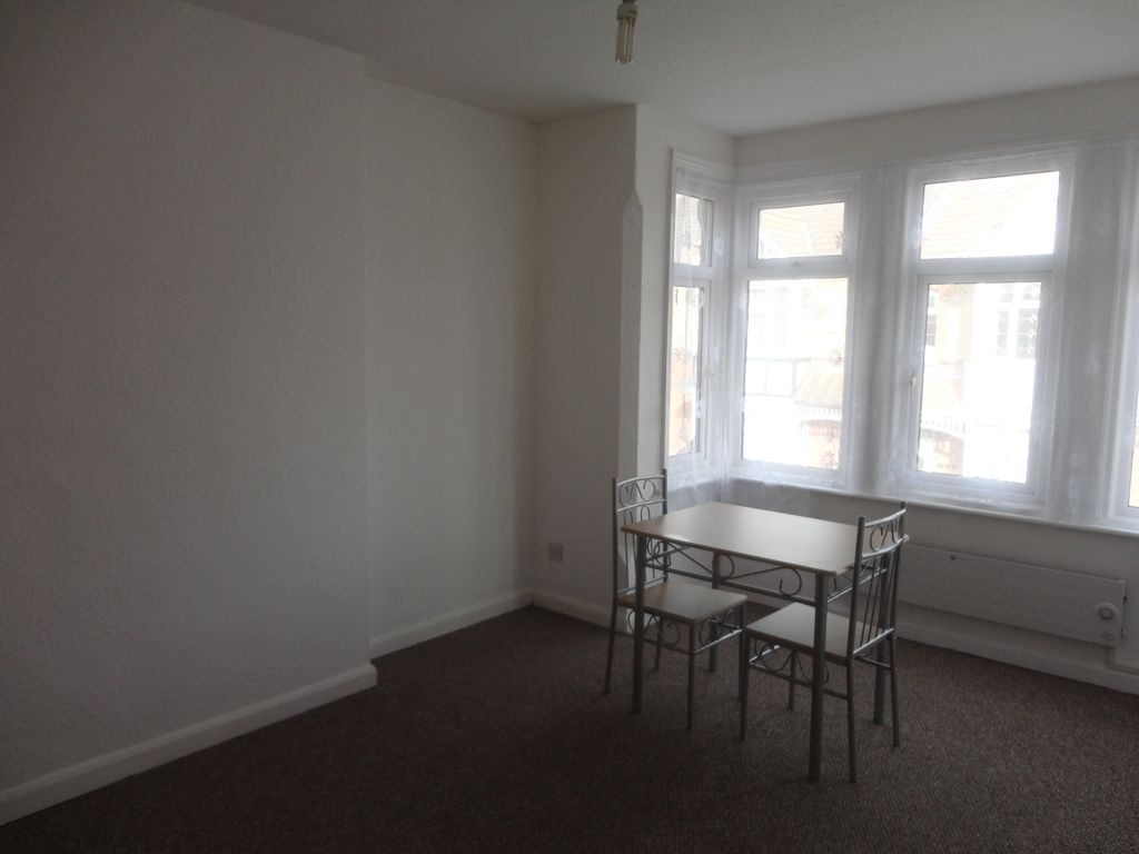 1 bed flat to rent in Ashburnham Road, Luton LU1, £725 pcm