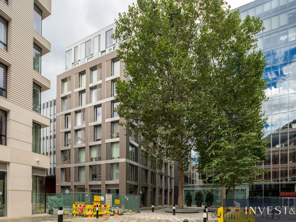 New home, 1 bed flat for sale in Vicary House, Bartholomew Close, Barts Square EC1A, £899,000