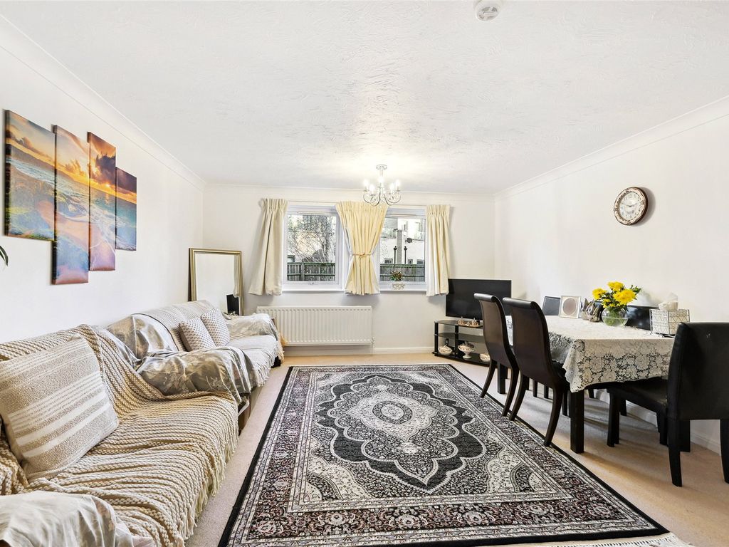 1 bed flat for sale in Constable Court, Chaseley Drive, Chiswick, London W4, £350,000