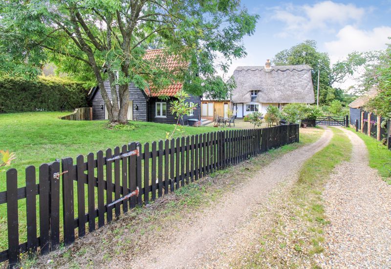 6 bed cottage for sale in Warden Road, Ickwell, Bedfordshire SG18, £930,000