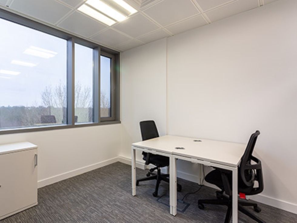 Office to let in Great West Road, Brentford TW8, £8,988 pa