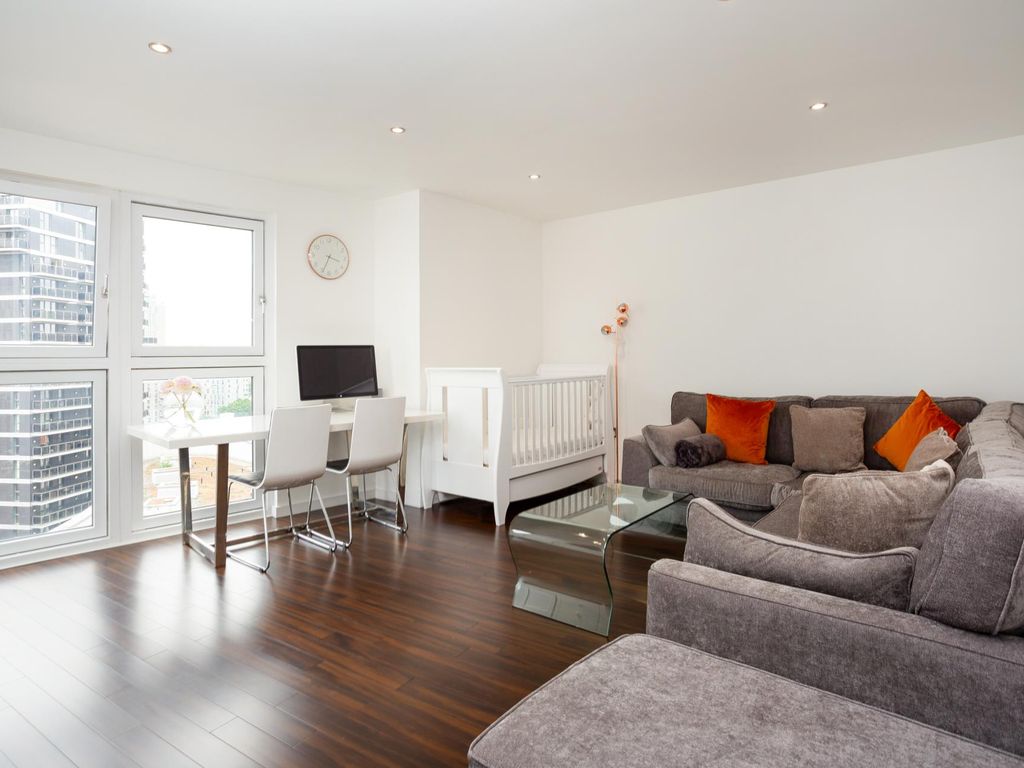 1 bed flat for sale in New Providence Wharf, Fairmont Avenue, London E14, £465,000