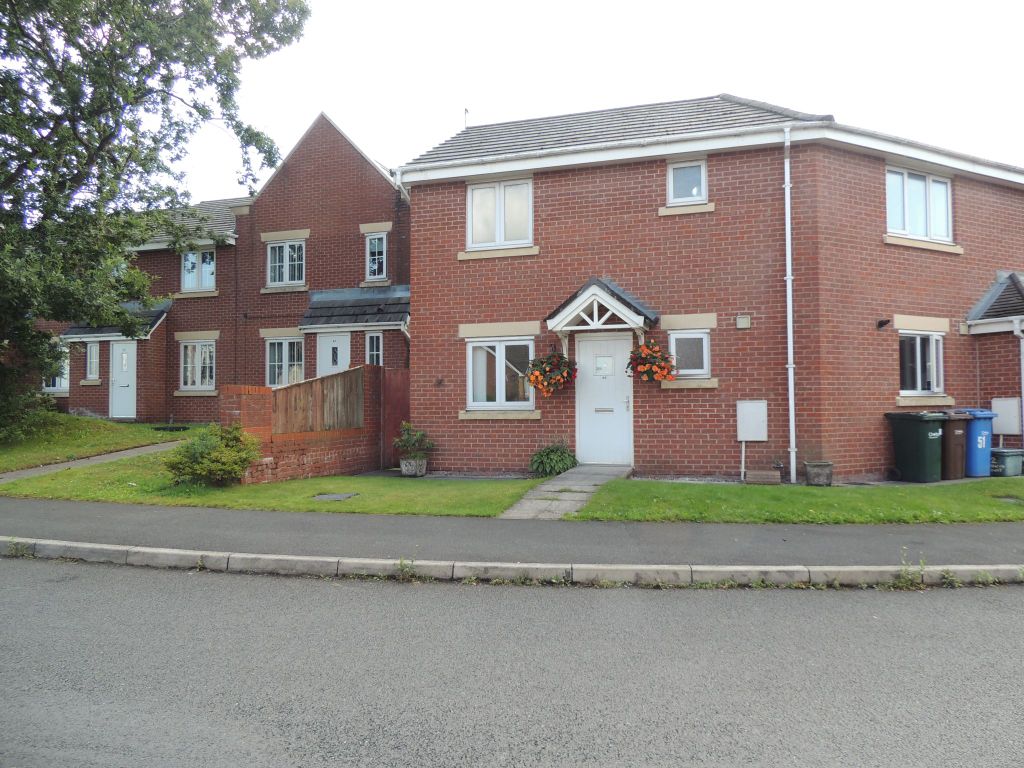 2 bed property to rent in Keepers Wood Way, Chorley PR7, £700 pcm