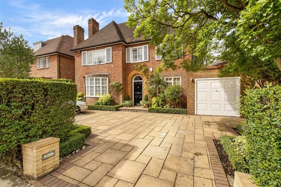5 bed property to rent in Holne Chase, Hampstead Garden Suburb N2, £10,998 pcm