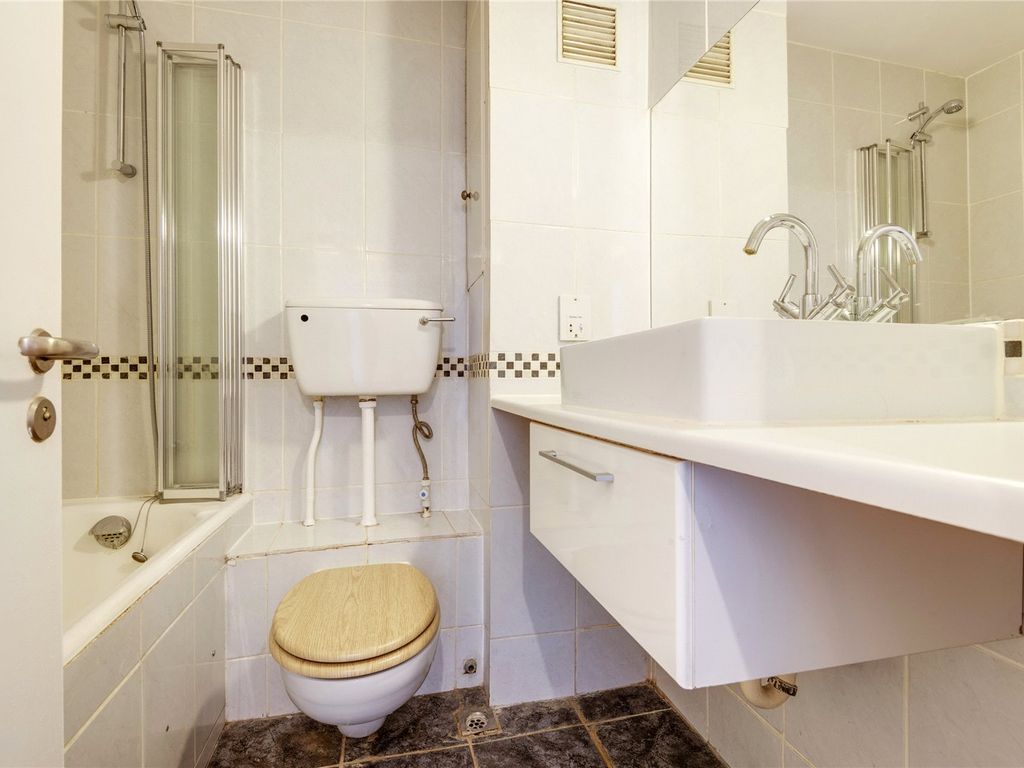 1 bed flat for sale in Barbican, London EC2Y, £560,000
