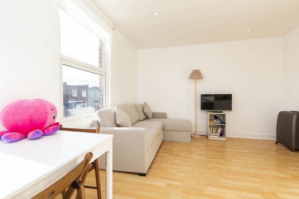 1 bed flat to rent in Hampden Road, London N8, £1,387 pcm