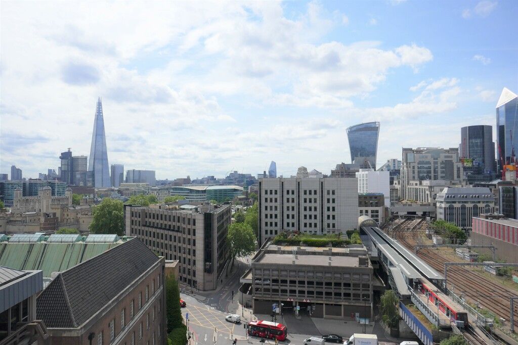 2 bed flat for sale in 2 Bed Luxurious Flat, Royal Mint Gardens, Royal Mint Street E1, £874,995