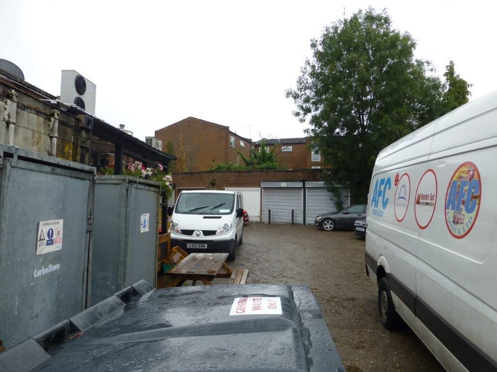 Office to let in Weald Lane, Harrow Weald HA3, £5,400 pa