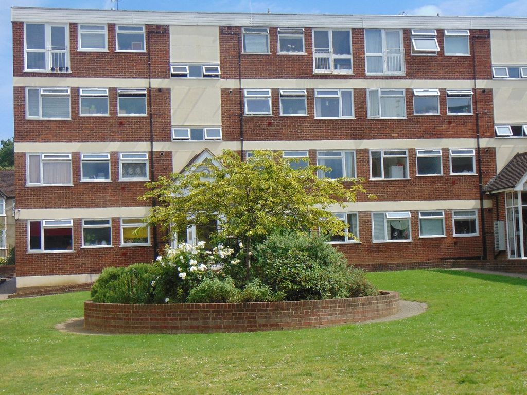2 bed flat for sale in Beechcroft Close, Streatham, London SW16, £345,000