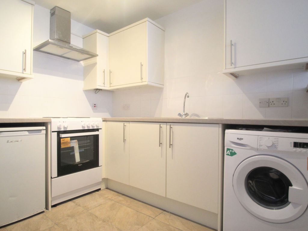 1 bed flat to rent in Chestnut Court, Goodey Close, Oxford, Oxfordshire OX4, £1,200 pcm