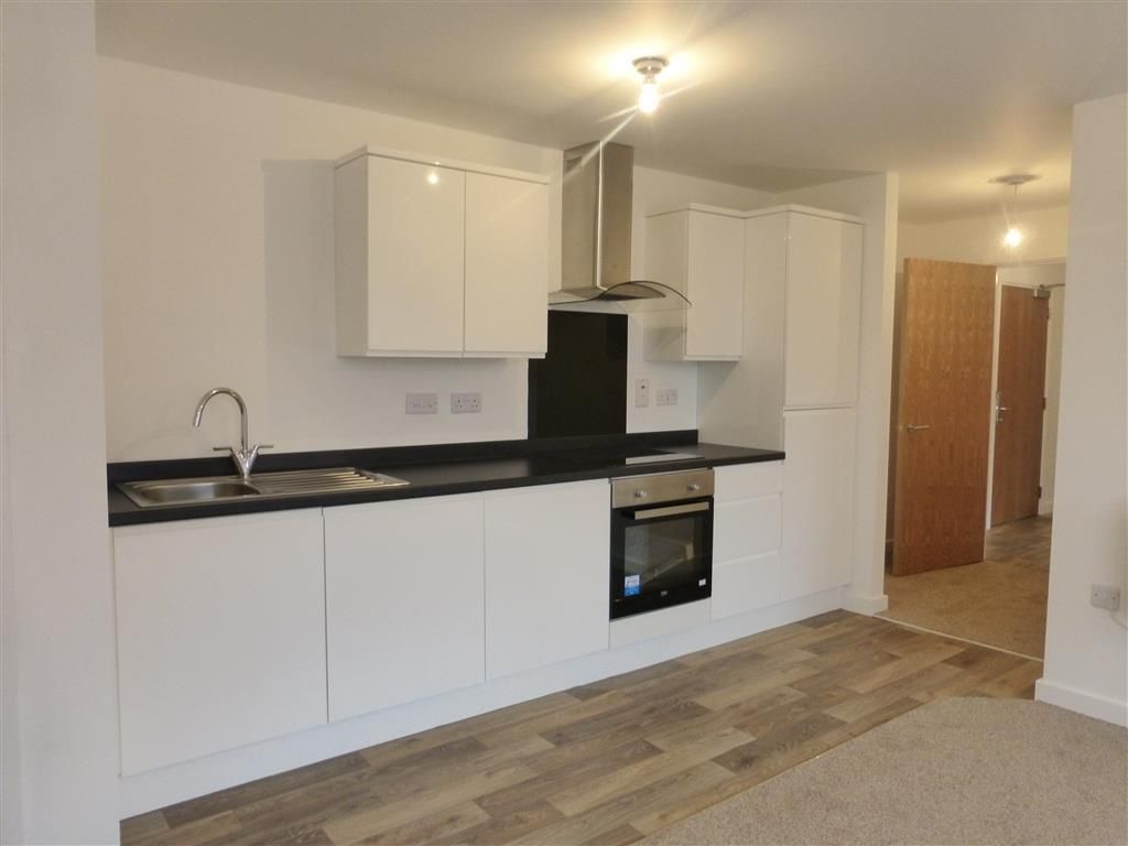 2 bed flat to rent in Orton Goldhay, Peterborough PE2, £850 pcm