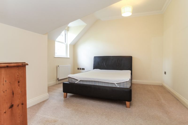 2 bed flat to rent in Cavendish Road, Bournemouth BH1, £1,300 pcm