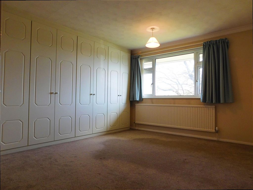 2 bed flat to rent in Elmpark Way, York YO31, £900 pcm