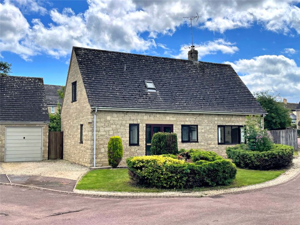 3 bed property for sale in Elf Meadow, Poulton, Cirencester GL7, £425,000