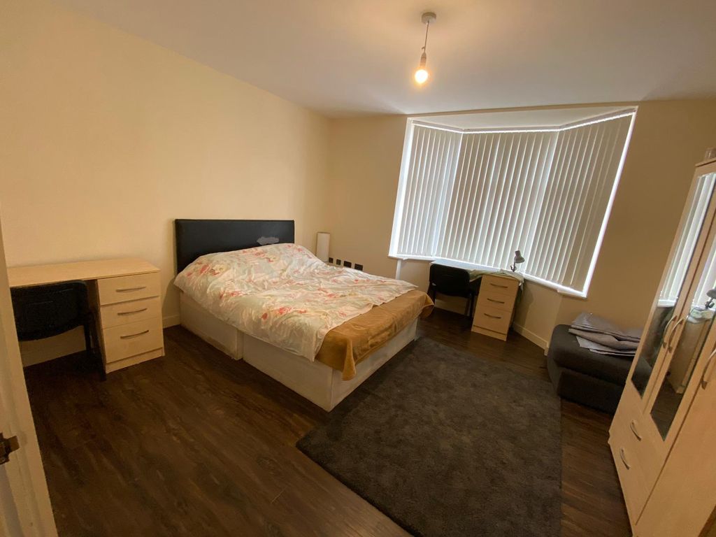 1 bed flat to rent in Market Corner, Tachbrook Street, Leamington Spa CV31, £400 pcm