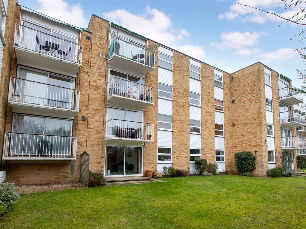 2 bed flat to rent in Beech House, Ancastle Green, Henley-On-Thames, Oxfordshire RG9, £1,650 pcm