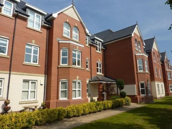 2 bed flat to rent in Woodlands View, Lytham St. Annes FY8, £850 pcm