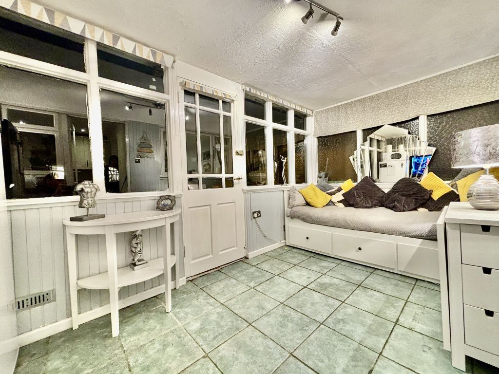 1 bed bungalow for sale in Earlswood Drive, Alderholt, Fordingbridge SP6, £225,000