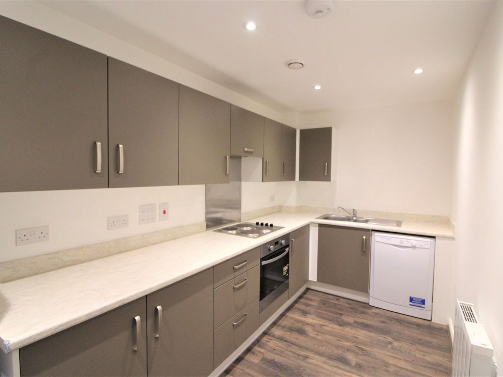 1 bed flat to rent in Stoke Road, Slough SL2, £1,200 pcm