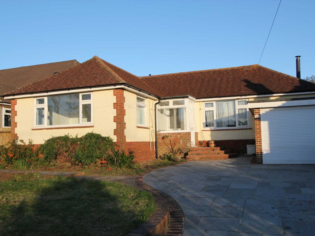 3 bed detached bungalow to rent in Hollingbury Gardens, Worthing BN14, £1,895 pcm