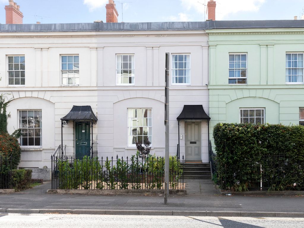 1 bed flat to rent in London Road, Charlton Kings, Cheltenham GL52, £1,100 pcm