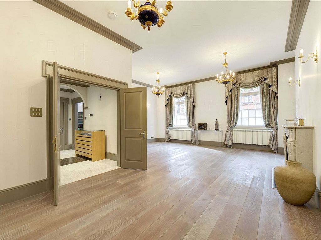 2 bed flat for sale in Mount Row, London W1K, £6,490,000