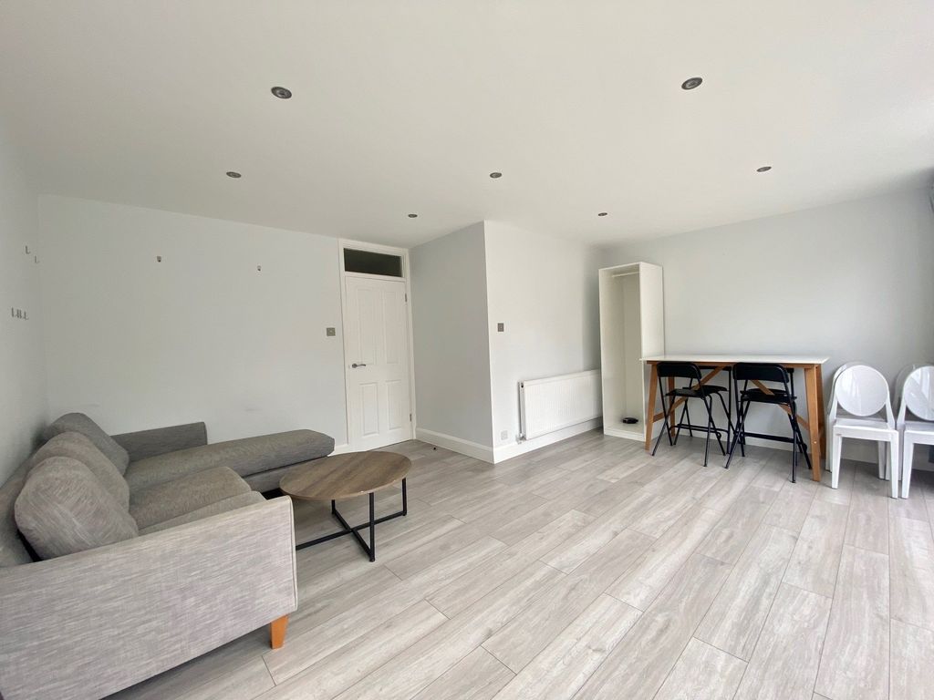 3 bed flat to rent in Marlborough Road, London N19, £2,900 pcm